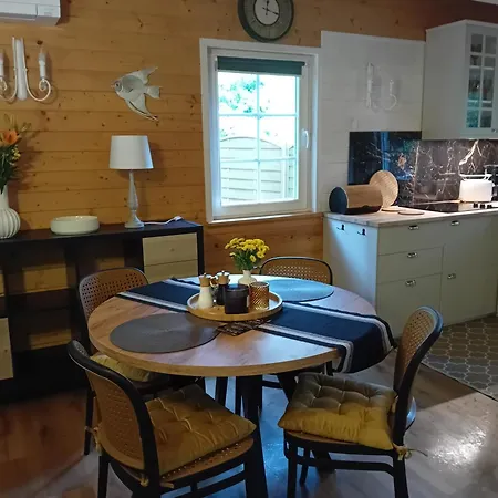 בקתה Black & White - Honey *