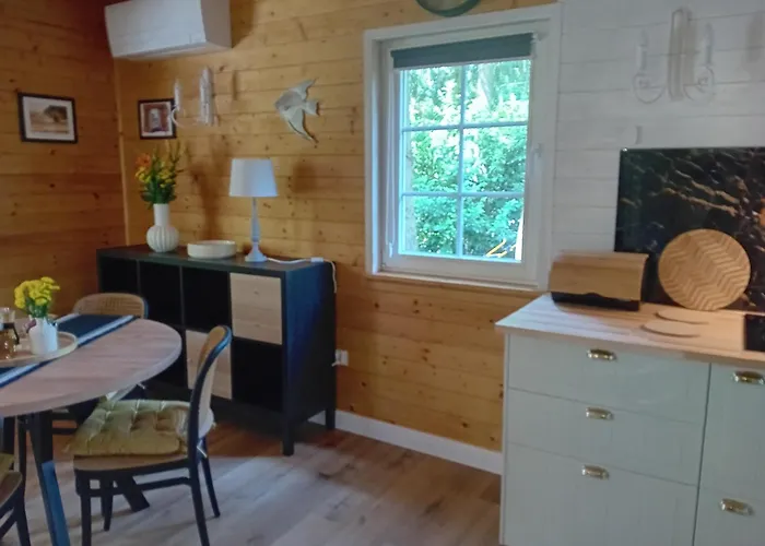 Black & White - Honey Chalet