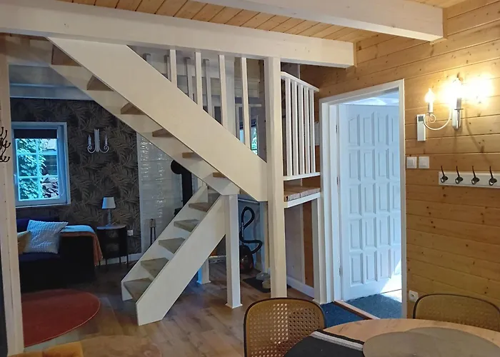 Black & White - Honey Chalet *